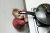 كيف تعلم الطفل الطبخ