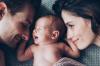 أفضل 4 إجراءات لمراقبة المولود الجديد: الأمهات على الملاحظة