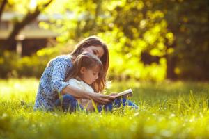كيفية تعليم الطفل القراءة باللغة الإنجليزية: نصيحة الخبراء