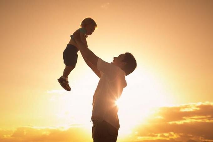 الآباء وحيد: 6 نجوم الآباء الذين يقومون بتربية أطفالهن بمفردهن