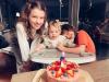 كشفت الممثلة ميلا جوفوفيتش عن عيد ميلاد ابنتها