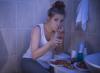 8 نصائح لوقف الأكل المجهد