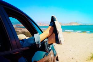 8 قواعد بسيطة من السفر الأسرة آمن بالسيارة
