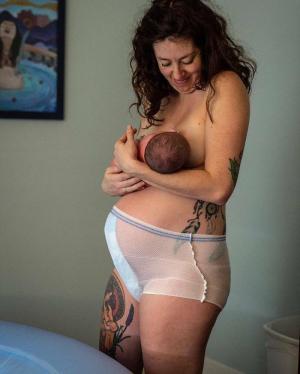 أدق صور النساء بعد الولادة