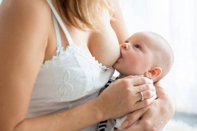 تسرب الحليب من الأمهات الرضاعة الطبيعية: 5 حلول لمشكلة