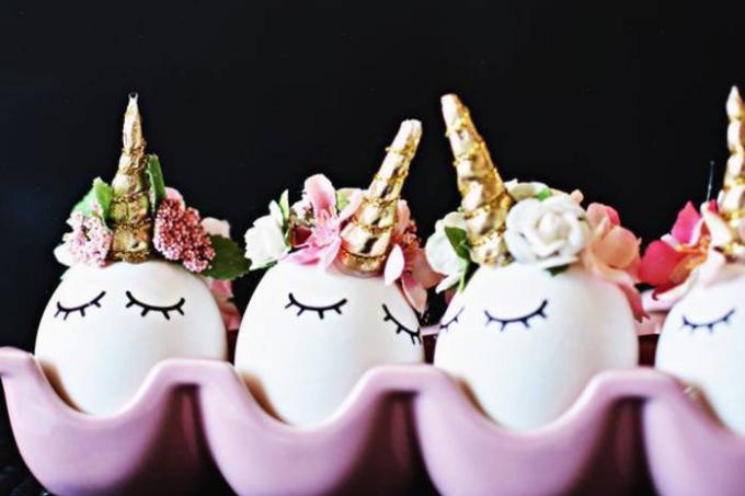 الحرف لعيد الفصح مع أيديهم: البيض يونيكورن جميلة