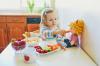 ماذا تفعل إذا كان الطفل لا يأكل جيدًا: أهم 7 حيل في الحياة من طبيب أطفال