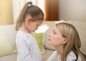 طريقة الشريط المطاطي 5: كيف تتوقفين عن إخراجه على طفلك