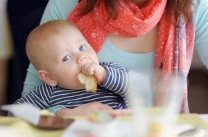 كيفية إدخال الخبز في النظام الغذائي للأطفال: قواعد التغذية