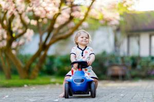 تمايلت في مجال النقل: كيفية مساعدة طفلك على الانتقال بسهولة الطريق