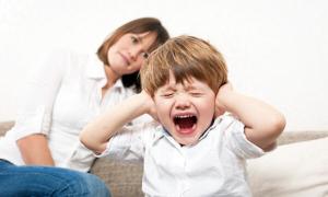 كيفية التعامل مع تقلبات الطفل