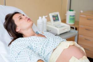 أهم 10 طرق للحد من الألم أثناء الولادة بمساعدة العلاج بالابر الصينية