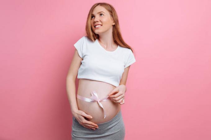 33 أسابيع الحمل: كل ما تحتاج لمعرفته حول صحة الأم الحامل وطفلها