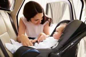 كيفية توفير المال وشراء مقعد سيارة جودة لطفلك؟