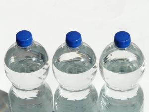 الشرب، الطعام، المعدنية والعلاجية: ما التعبئة والتغليف وما هو أفضل للمياه