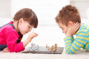7 أسباب لإعطاء طفل ما قبل المدرسة لعبة الشطرنج