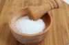 حدد الأطباء 4 أسباب لماذا تحتاج إلى تناول المزيد من الملح